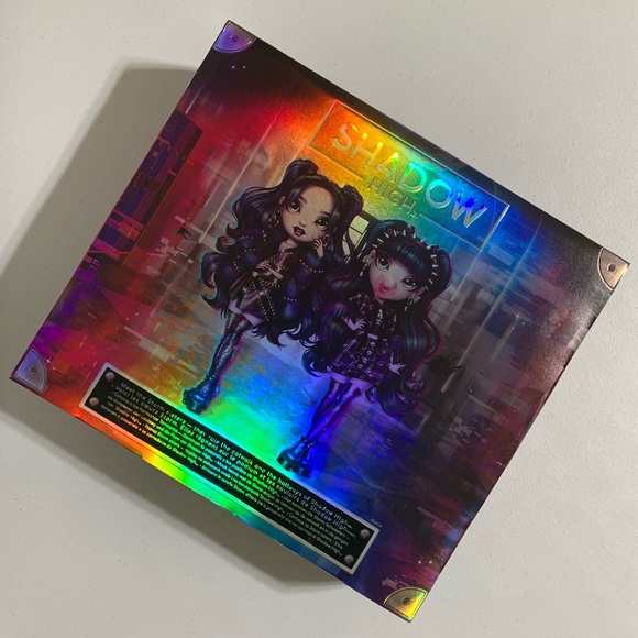 Shadow High Twins Naomi Storm & Veronica Storm Fashion Dolls w/Accessories-New - Picture 4 of 10